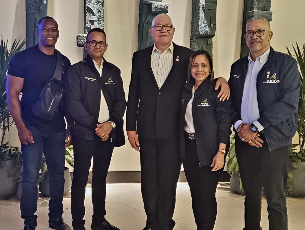 Los presidentes de Fedodim y Adova, Lioncito Jose y Manuel - Kuky -Tejeda y sus directores ejecutivos, Pedro Richardson y Brianni Arias y el…